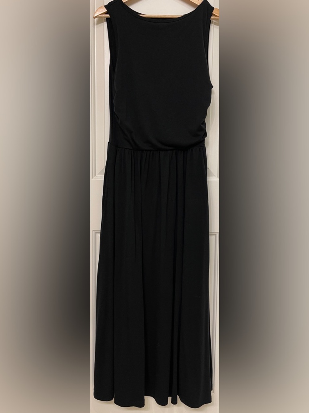 Sleeveless Black Maxi Dress with Gathered Waist - Picture 5 of 7